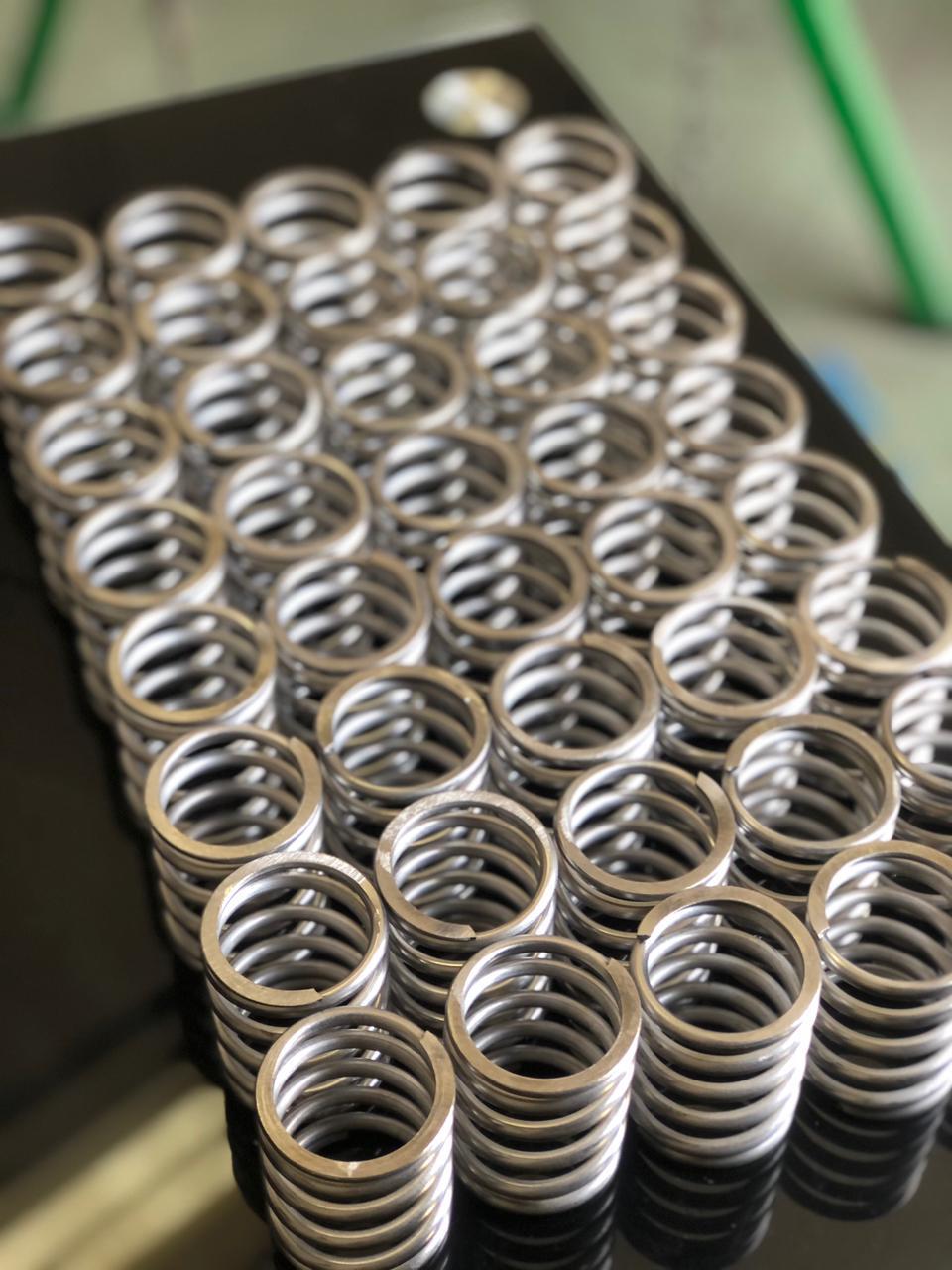 Produção de molas industriais em grande escala